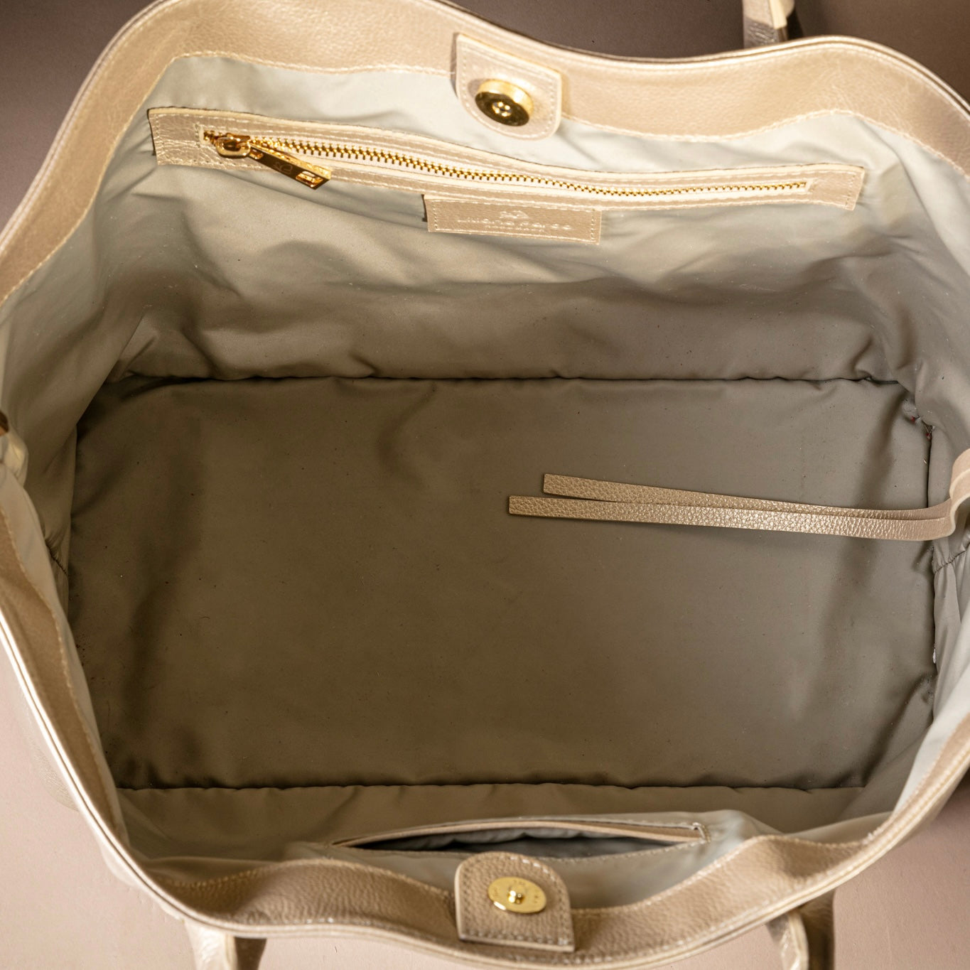 weekendbag_gold_iniside